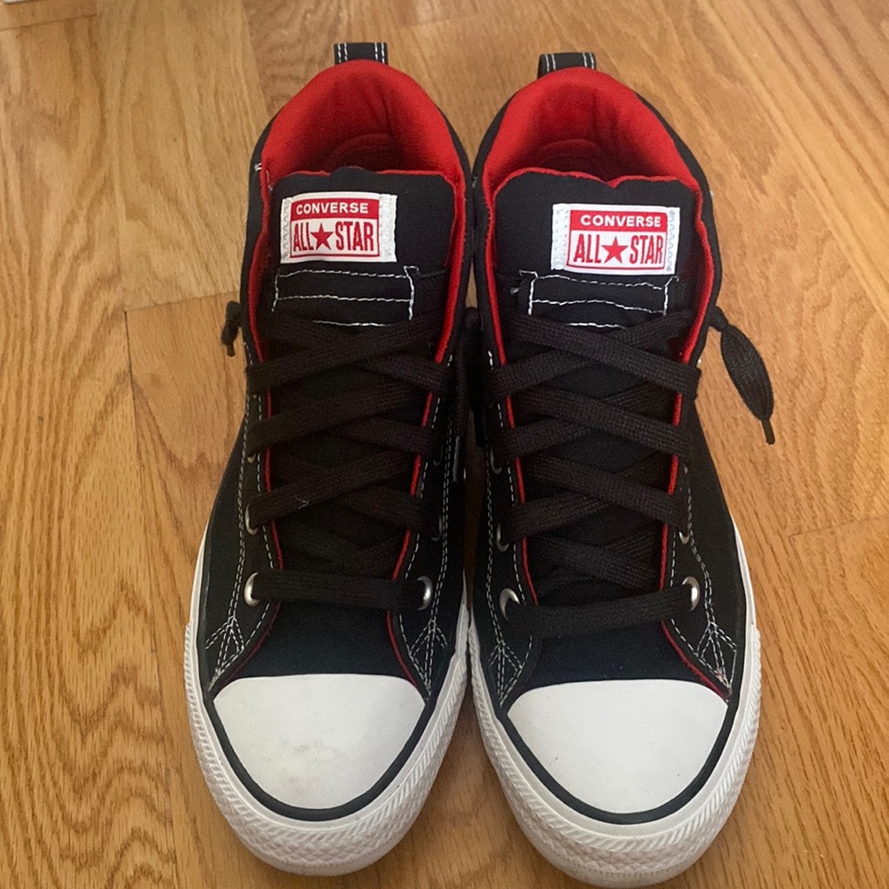 Worn once. Really nice converse. Comfortable